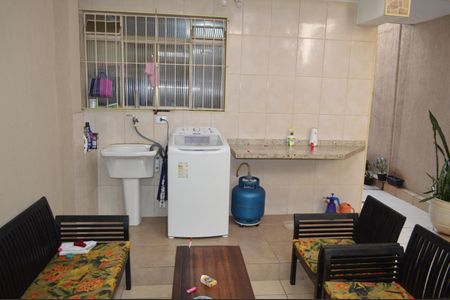 Casa à venda com 220m², 3 quartos e 2 vagasÁrea de Serviço