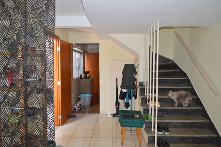 Casa à venda com 220m², 3 quartos e 2 vagasSala