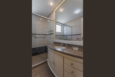 Apartamento à venda com 230m², 3 quartos e 2 vagasBanheiro da Suíte