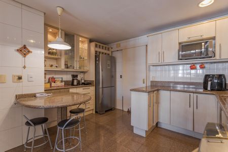 Apartamento à venda com 230m², 3 quartos e 2 vagasCozinha