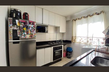 Apartamento à venda com 42m², 2 quartos e 1 vaga Apartamento à venda com 42m², 2 quartos e 1 vagaCozinha e Área de Serviço