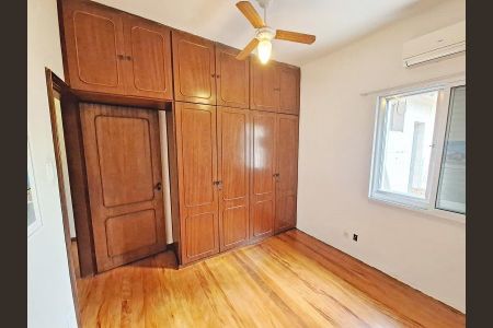 Casa à venda com 240m², 4 quartos e 2 vagas Casa à venda com 240m², 4 quartos e 2 vagasFoto 26