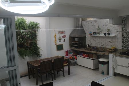 Casa de condomínio à venda com 200m², 3 quartos e 4 vagasÁrea de Serviço