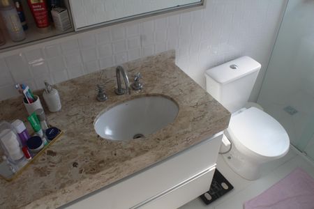 Casa de condomínio à venda com 200m², 3 quartos e 4 vagasBanheiro Suíte 3