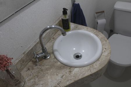 Casa de condomínio à venda com 200m², 3 quartos e 4 vagasLavabo