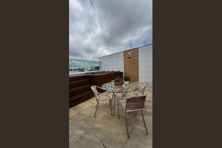 Apartamento à venda com 160m², 4 quartos e 2 vagas Apartamento à venda com 160m², 4 quartos e 2 vagasTerraço