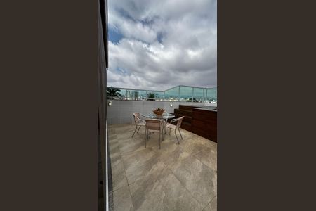 Apartamento à venda com 160m², 4 quartos e 2 vagas Apartamento à venda com 160m², 4 quartos e 2 vagasTerraço