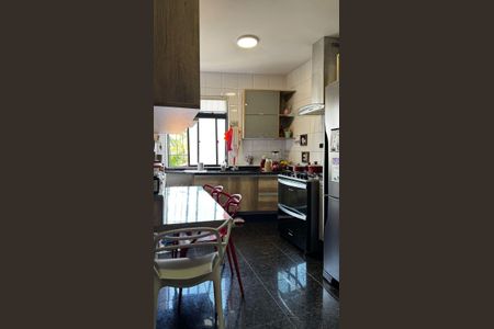 Apartamento à venda com 160m², 4 quartos e 2 vagas Apartamento à venda com 160m², 4 quartos e 2 vagasCozinha