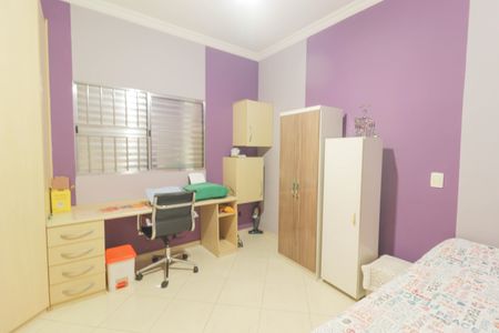 Casa à venda com 200m², 3 quartos e 4 vagas Casa à venda com 200m², 3 quartos e 4 vagasQuarto 2