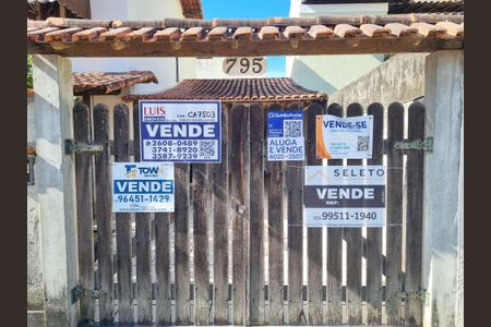 Casa à venda com 230m², 3 quartos e 3 vagas Casa à venda com 230m², 3 quartos e 3 vagasPlaca