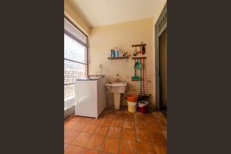 Casa à venda com 300m², 3 quartos e 1 vagaÁrea de Serviço