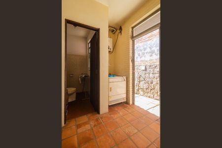 Casa à venda com 300m², 3 quartos e 1 vagaÁrea de Serviço