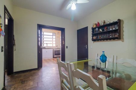 Casa à venda com 300m², 3 quartos e 1 vagaSala de jantar