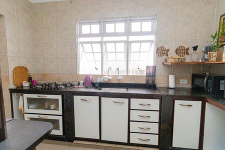 Casa à venda com 210m², 3 quartos e 2 vagasCozinha - Armários