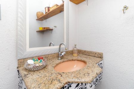 Casa à venda com 210m², 3 quartos e 2 vagasLavabo