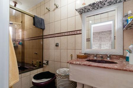 Casa à venda com 210m², 3 quartos e 2 vagasBanheiro da Suíte 1