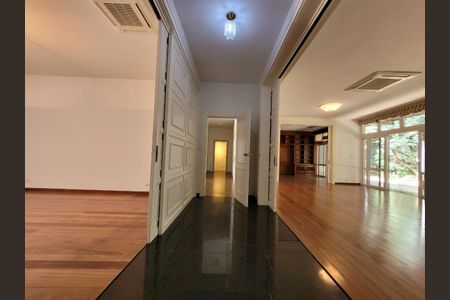Casa à venda com 598m², 4 quartos e 8 vagas Casa à venda com 598m², 4 quartos e 8 vagasFoto 38