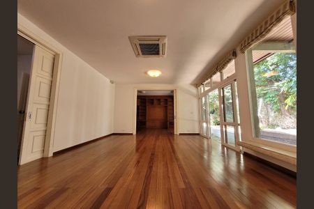 Casa à venda com 598m², 4 quartos e 8 vagas Casa à venda com 598m², 4 quartos e 8 vagasFoto 40