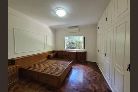 Casa à venda com 598m², 4 quartos e 8 vagas Casa à venda com 598m², 4 quartos e 8 vagasFoto 24