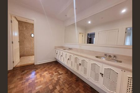 Casa à venda com 598m², 4 quartos e 8 vagas Casa à venda com 598m², 4 quartos e 8 vagasFoto 29