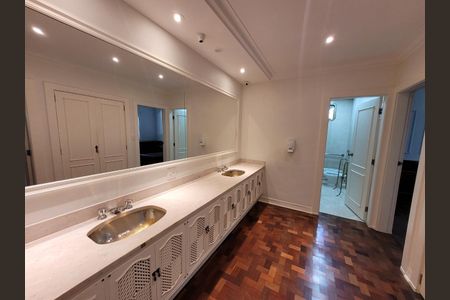 Casa à venda com 598m², 4 quartos e 8 vagas Casa à venda com 598m², 4 quartos e 8 vagasFoto 15