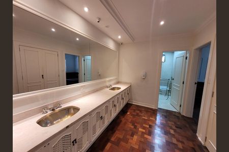 Casa à venda com 598m², 4 quartos e 8 vagas Casa à venda com 598m², 4 quartos e 8 vagasFoto 16