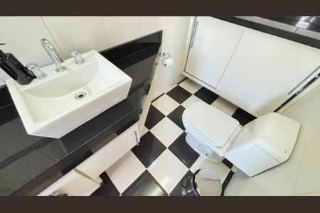 Apartamento à venda com 230m², 4 quartos e 5 vagas Apartamento à venda com 230m², 4 quartos e 5 vagasBanheiro da Suíte 3