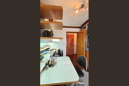 Apartamento à venda com 230m², 4 quartos e 5 vagas Apartamento à venda com 230m², 4 quartos e 5 vagasQuarto - Escritório