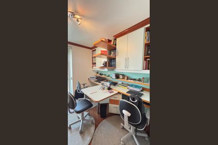 Apartamento à venda com 230m², 4 quartos e 5 vagas Apartamento à venda com 230m², 4 quartos e 5 vagasQuarto - Escritório