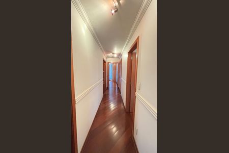 Apartamento à venda com 230m², 4 quartos e 5 vagas Apartamento à venda com 230m², 4 quartos e 5 vagasCorredor