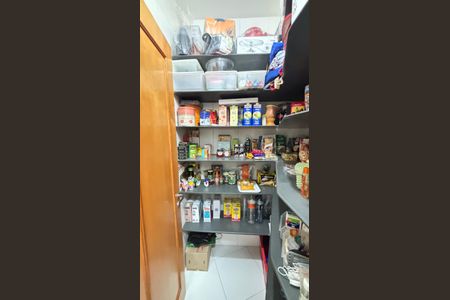 Apartamento à venda com 230m², 4 quartos e 5 vagas Apartamento à venda com 230m², 4 quartos e 5 vagasDespensa