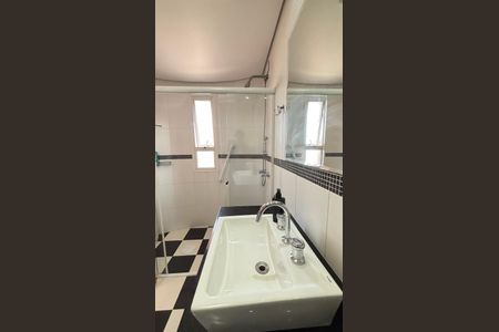 Apartamento à venda com 230m², 4 quartos e 5 vagas Apartamento à venda com 230m², 4 quartos e 5 vagasBanheiro da Suíte 3