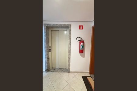 Apartamento à venda com 230m², 4 quartos e 5 vagas Apartamento à venda com 230m², 4 quartos e 5 vagasHall de Serviço