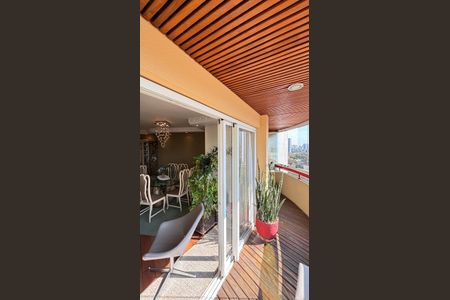 Apartamento à venda com 230m², 4 quartos e 5 vagas Apartamento à venda com 230m², 4 quartos e 5 vagasVaranda Sala