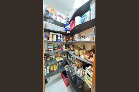 Apartamento à venda com 230m², 4 quartos e 5 vagas Apartamento à venda com 230m², 4 quartos e 5 vagasDespensa