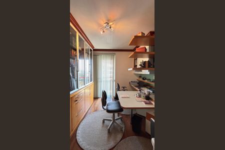 Apartamento à venda com 230m², 4 quartos e 5 vagas Apartamento à venda com 230m², 4 quartos e 5 vagasQuarto - Escritório