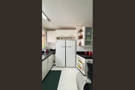 Apartamento à venda com 230m², 4 quartos e 5 vagas Apartamento à venda com 230m², 4 quartos e 5 vagasCozinha