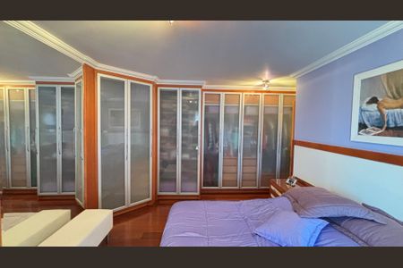 Apartamento à venda com 230m², 4 quartos e 5 vagas Apartamento à venda com 230m², 4 quartos e 5 vagasSuite 1