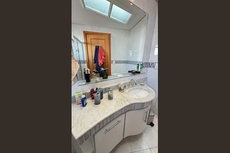 Apartamento à venda com 230m², 4 quartos e 5 vagas Apartamento à venda com 230m², 4 quartos e 5 vagasBanheiro da Suíte 2