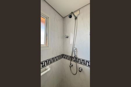 Apartamento à venda com 230m², 4 quartos e 5 vagas Apartamento à venda com 230m², 4 quartos e 5 vagasBanheiro da Suíte 2