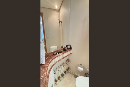 Apartamento à venda com 230m², 4 quartos e 5 vagas Apartamento à venda com 230m², 4 quartos e 5 vagasLavabo