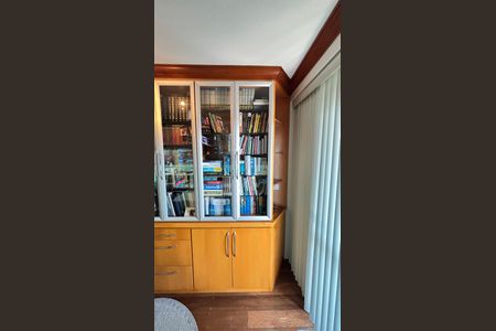 Apartamento à venda com 230m², 4 quartos e 5 vagas Apartamento à venda com 230m², 4 quartos e 5 vagasQuarto - Escritório