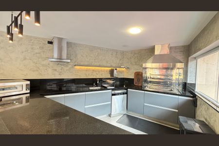 Apartamento à venda com 230m², 4 quartos e 5 vagas Apartamento à venda com 230m², 4 quartos e 5 vagasChurrasqueira