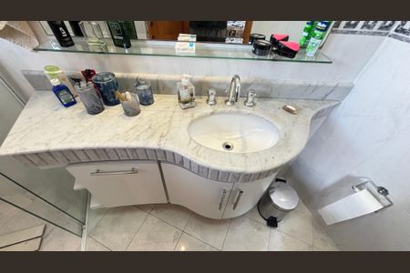 Apartamento à venda com 230m², 4 quartos e 5 vagas Apartamento à venda com 230m², 4 quartos e 5 vagasBanheiro da Suíte 2