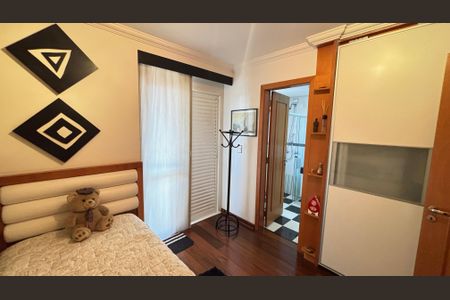 Apartamento à venda com 230m², 4 quartos e 5 vagas Apartamento à venda com 230m², 4 quartos e 5 vagasSuíte 3