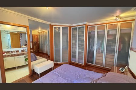 Apartamento à venda com 230m², 4 quartos e 5 vagas Apartamento à venda com 230m², 4 quartos e 5 vagasSuite 1