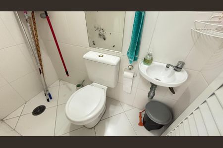 Apartamento à venda com 230m², 4 quartos e 5 vagas Apartamento à venda com 230m², 4 quartos e 5 vagasÁrea de Serviço - Banheiro