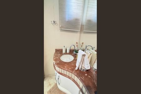 Apartamento à venda com 230m², 4 quartos e 5 vagas Apartamento à venda com 230m², 4 quartos e 5 vagasLavabo