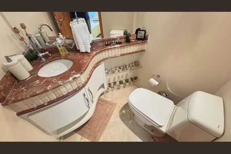 Apartamento à venda com 230m², 4 quartos e 5 vagas Apartamento à venda com 230m², 4 quartos e 5 vagasLavabo