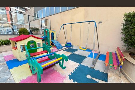 Apartamento à venda com 230m², 4 quartos e 5 vagas Apartamento à venda com 230m², 4 quartos e 5 vagasPlayground